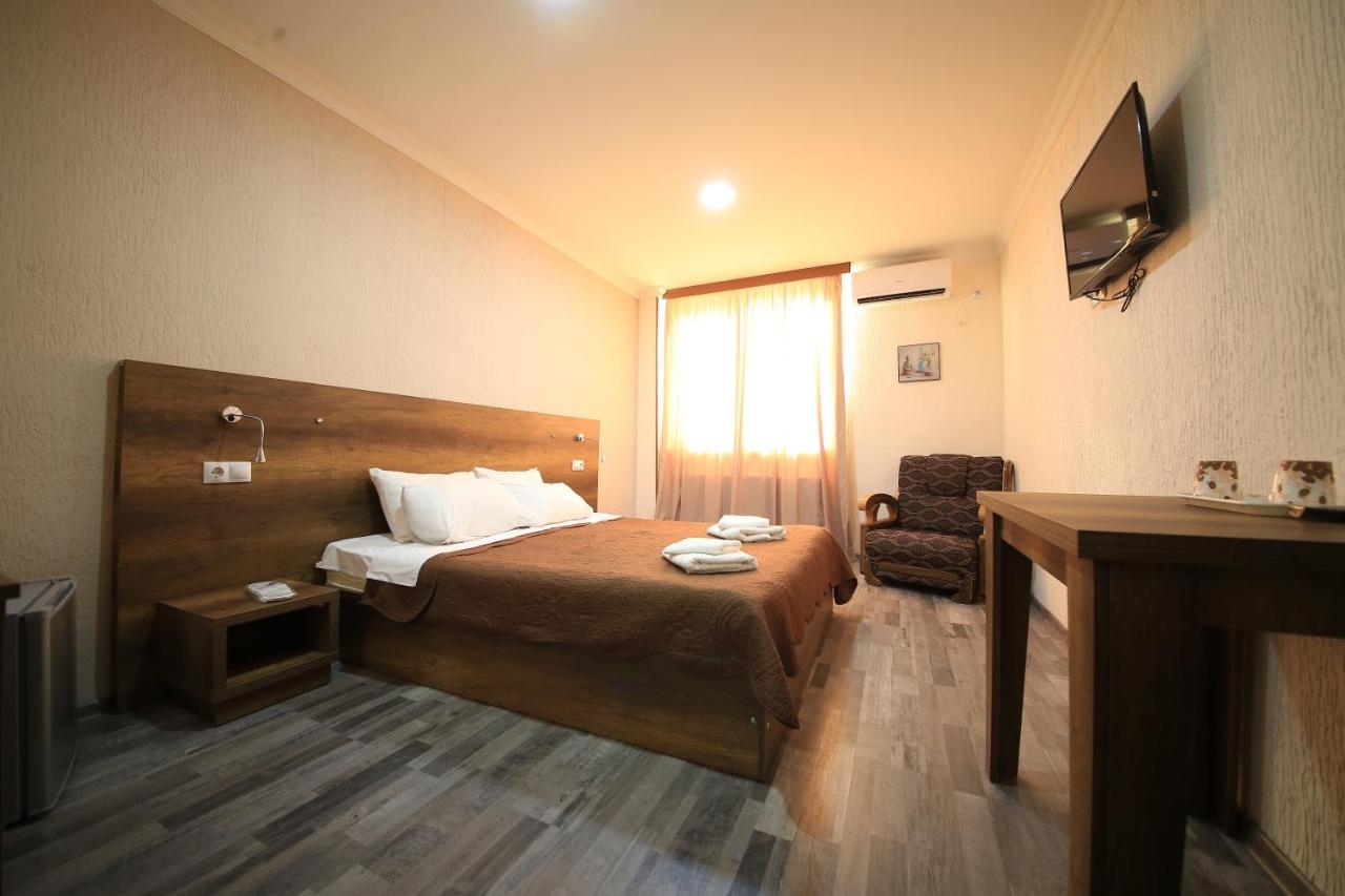 Hotel Tolia Kutaisi Ngoại thất bức ảnh